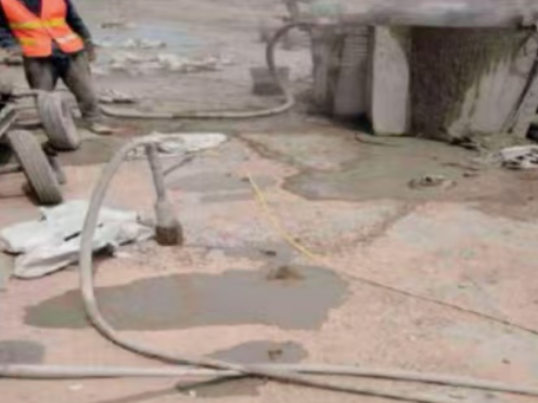 静宁水泥混凝土路面板底注浆技术 路面脱空注浆整治方案